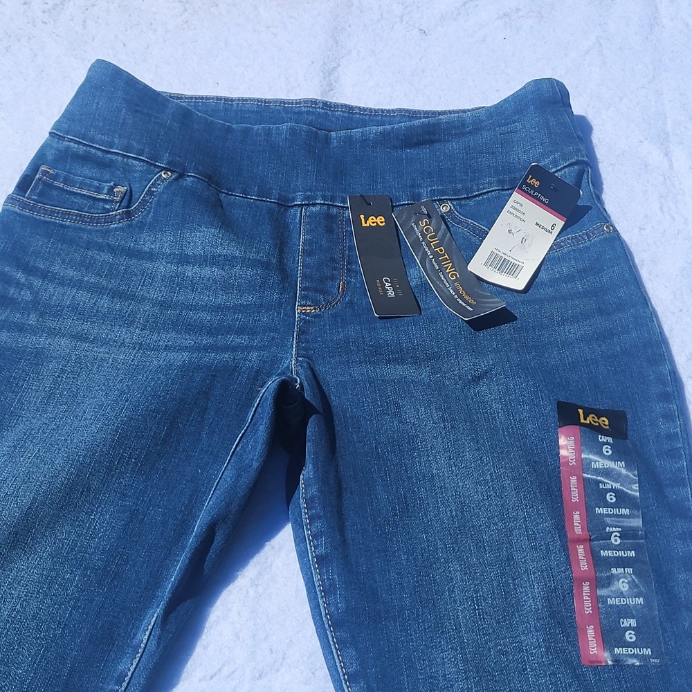 Lee Sculpting Slim Fit Capri Jeans Womens 6 Medium Expedition Blue Pull On NWT